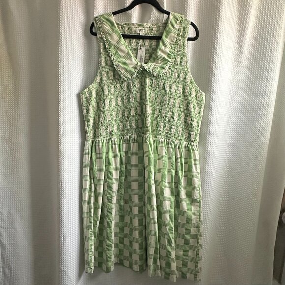 Plus Size Green Plaid Cheques Peter Pan Collar Smocked Dress - Picture 3 of 8